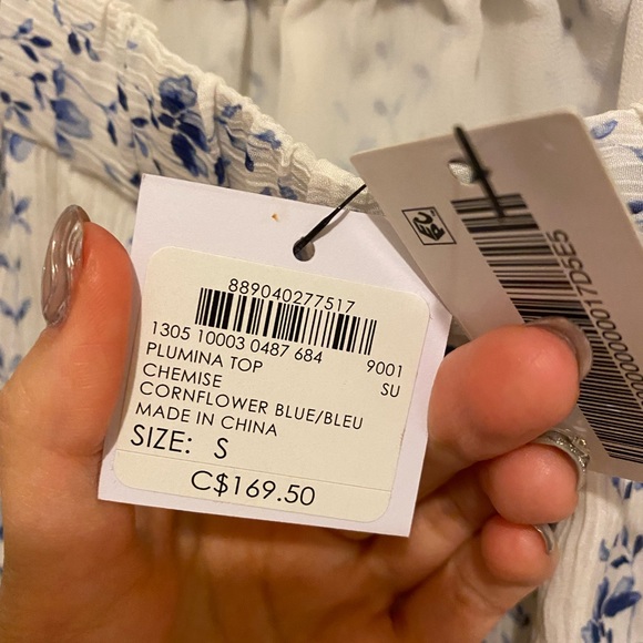 Club Monaco - Picture 2 of 2